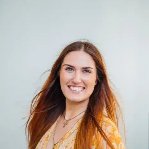 Lea aus dem famefact-Team, zuständig für Moderation und Community