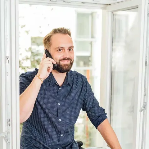 Robert aus dem famefact-Team, Teamleitung der Moderationsschichten
